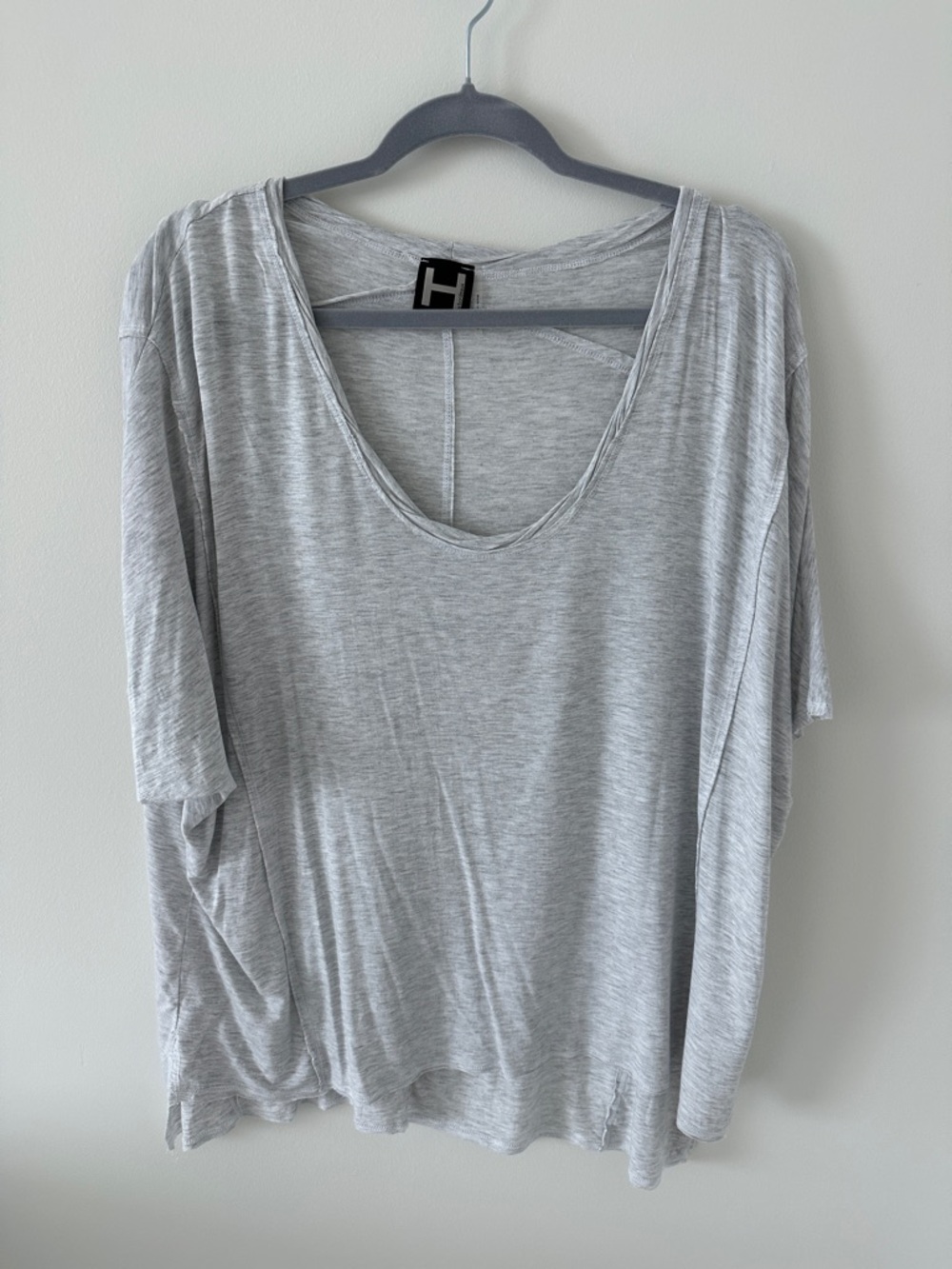H by bordeaux Relaxed Scoop Neck Tee in Light Gray